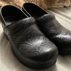 Dansko black tooled clog